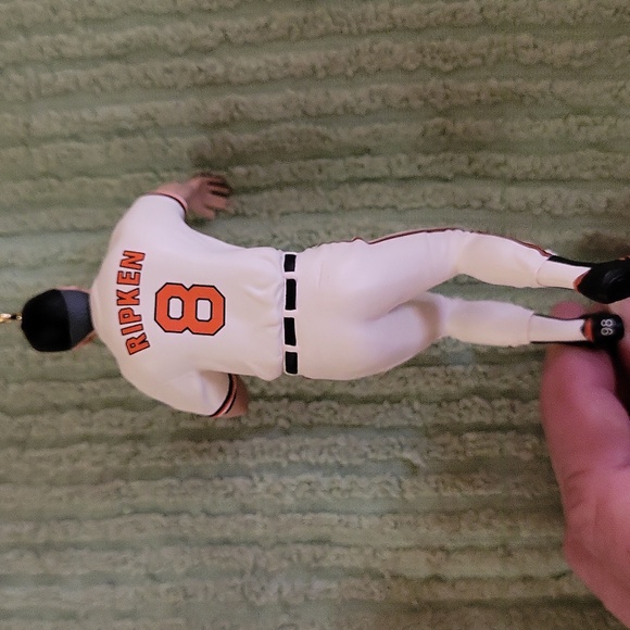 1998 Hallmark Keepsake Ornament - Cal Ripken Jr. At the Ballpark - Orioles - Picture 7 of 9